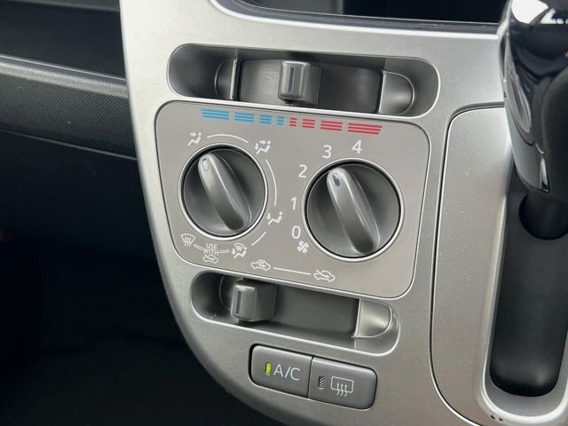 寒い冬も暑い夏も全席に快適な空調を届けてくれる、ダイヤル式エアコンを装備♪