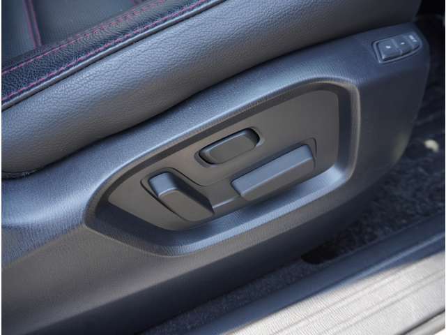 電動パワーシートでご自身にあった運転体制が取れます。