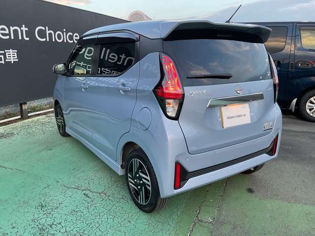 全国の日産販売会社で点検＆修理、保証サービスが受けれます。