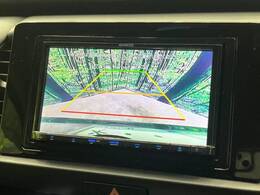 【バックカメラ】駐車時に後方がリアルタイム映像で確認できます。大型商業施設や立体駐車場での駐車時や、夜間のバック時に大活躍！運転スキルに関わらず、今や必須となった装備のひとつです！