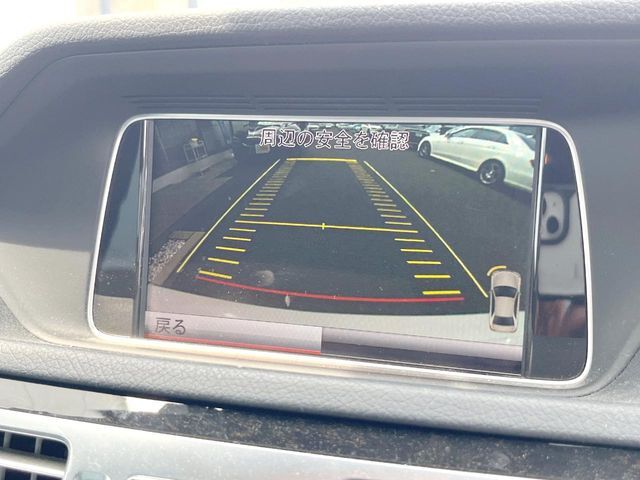 ●ガイドライン付きバックカメラ：不安な駐車もこれで安心！ガイドライン付きなので狭い箇所での駐車もラクラクです！