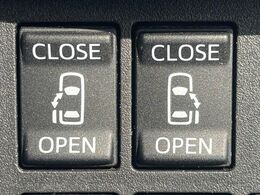 【両側パワースライドドア】スマートキーや運転席のスイッチで後席両側スライドドアの開閉が可能♪電動だから力を入れてドアを開ける必要が無く、小さなお子様でも簡単に開け閉めでき快適です♪