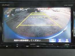 バックが苦手な方は必見！ライン表示付きのバックモニターが障害物を映し出してくれます！