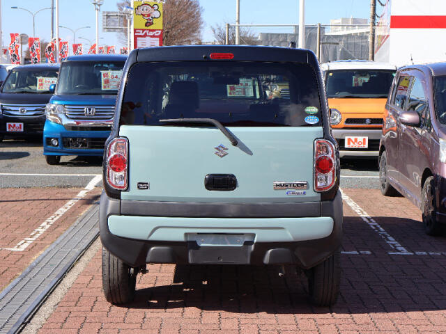 今の軽自動車は、とても広い！普通車と比べて維持費もお得で、家計に優しいですよ！