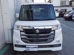 ワンズアームズのスタッフは国家資格整備士です。自社整備工場完備で、仕入れから販売、買取、修理、アフターフォローまで国家資格整備士が行い、良質安心な車両を安価にご提供出来るよう、日々、努力しております。