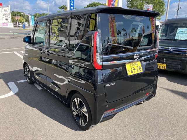 左斜後ろです！