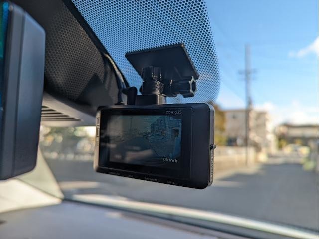 常時録画や手動録画、駐車中のコマ撮り録画（タイムラプス）により、道路状況や車両検知時、振動発生時などの場面を録画します。