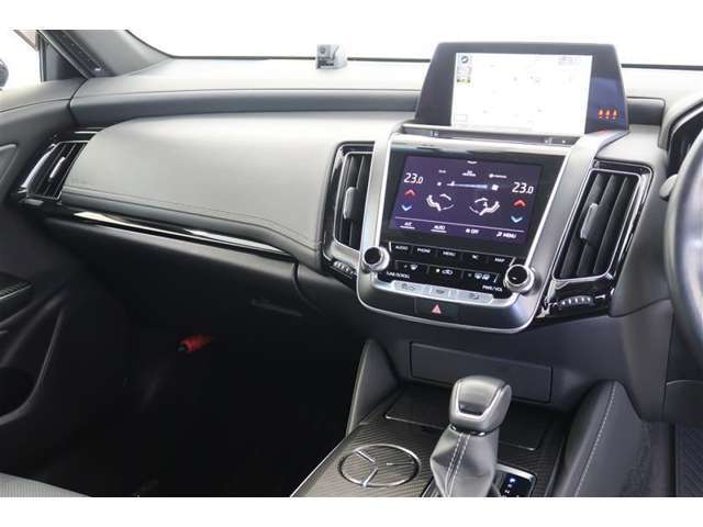 【まるまるクリーニング】内装工程では、中古車を気持ちよくお乗りいただけるよう清掃しております。シートの洗浄はもちろん、ニオイの元となるフロアカーペットまで洗浄・消臭を実施。