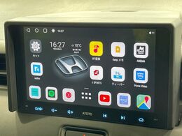 【ディスプレイオーディオ】お手持ちのスマートフォンとの連携で、ナビや音楽再生など各種アプリを使用可能。スマホに近い感覚でお使いいただけます♪