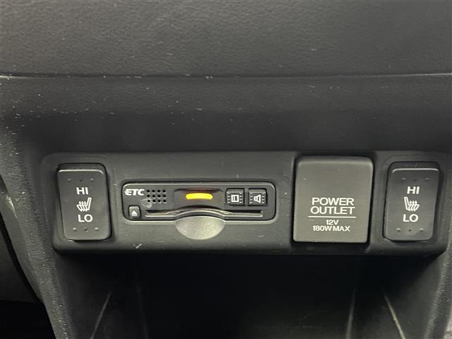 【ETC】有料道路を利用する際に料金所で停止することなく通過できる、ETC車載器（ノンストップ自動料金収受システム機器）が装備されています。セットアップを行うことで利用可能になります。