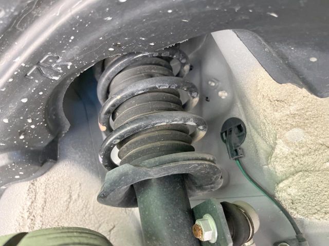 お車を安心してお乗りいただく為には、足回りの定期点検が欠かせません。サービスサポート（有償保証）では無料点検もご提供しており、安心のカーライフをお過ごしいただけるサポート体制が整っています。