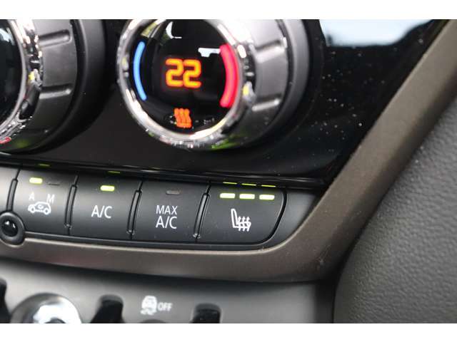 前席シートヒーター付