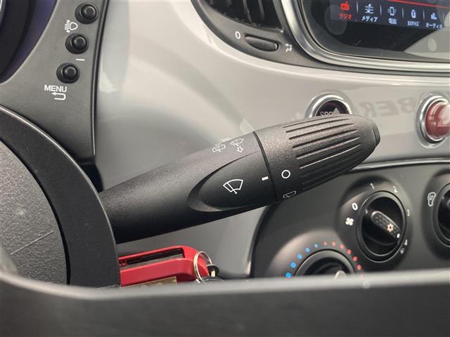 【運転席操作部】『運転席周辺の装備』の画像になります。快適なドライブを楽しむための機能が装備されています！運転席から触れるので使いやすいです！