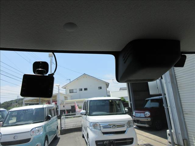 ヒヤッとした時も安心の追突被害軽減ブレーキ＆ドライブレコーダー装備しております(^^♪