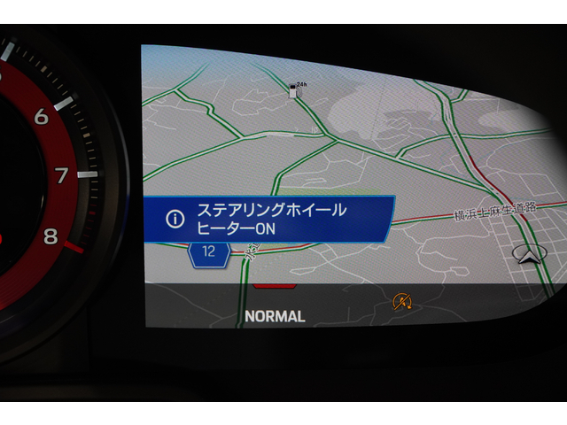 ステアリングホイールヒーター搭載されております。