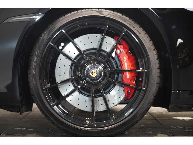 20/21 インチ Turbo S ホイール（サテン ブラック塗装）で御座います。