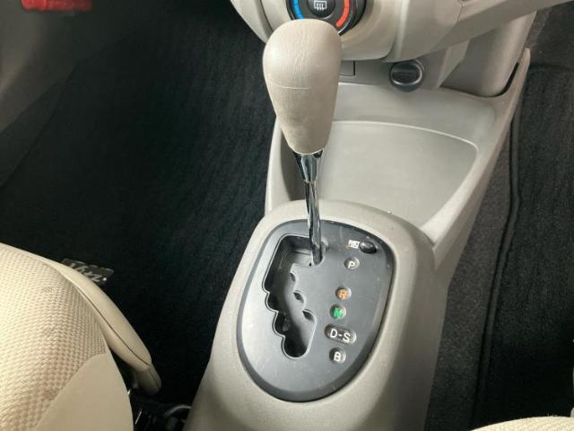 WECARSの展示場では実際に見て、触ってお車をお選びいただけます！知識の豊富な営業スタッフが様々なカーライフをご提案いたします！