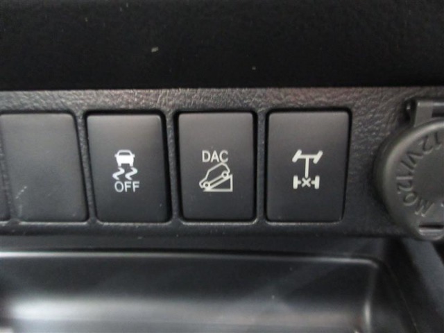 スイッチ操作で降坂時の車速を一定の定速にキープできる、ダウンヒルアシストコントロールが付いています。