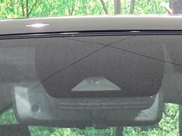【トヨタセーフティセンス】走行中に前方の車両等を認識し、衝突しそうな時は警報とブレーキで衝突回避と被害軽減をアシスト。より安全にドライブをお楽しみいただけます。