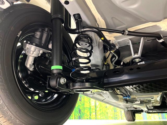 お車を安心してお乗りいただく為には、足回りの定期点検が欠かせません。サービスサポート（有償保証）では無料点検もご提供しており、安心のカーライフをお過ごしいただけるサポート体制が整っています。