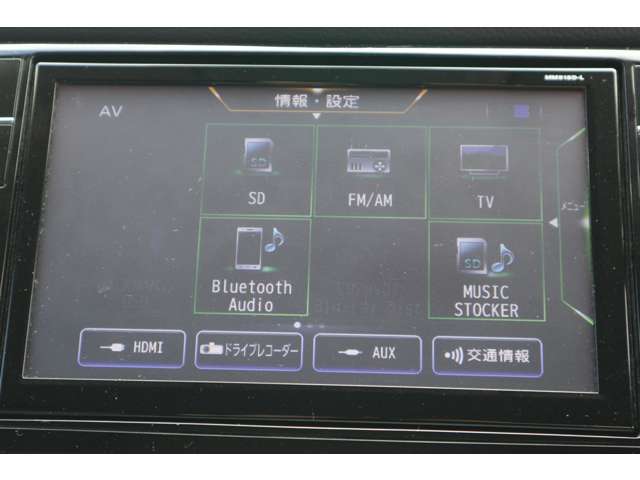 ラジオやBluetooth接続による音楽再生・ハンズフリー通話など多くの機能を使用できます。タッチ操作で簡単・便利