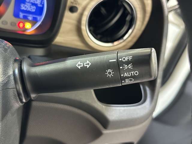 オートライト装備車両です。