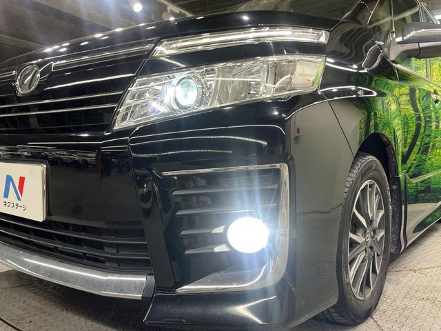 【LEDヘッドライト】悪天候や夜間走行時も良好な視界を確保し安心して運転できる高輝度LEDヘッドライトを装備！点灯速度が早く、消費電力も抑えられています。
