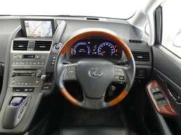 高級感のある運転席回り♪乗っていて落ち着けるデザインです。もちろん使い勝手もとても良いです。