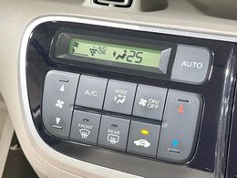 【オートエアコン】一度お好みの温度に設定すれば、車内の温度を検知し風量や温度を自動で調整。暑い…寒い…と何度もスイッチ操作をする必要はありません。快適な車内空間には必須の機能ですね♪