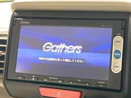 【純正ナビ】人気の純正ナビを装備しております。ナビの使いやすさはもちろん、オーディオ機能も充実！キャンプや旅行はもちろん、通勤や買い物など普段のドライブも楽しくなるはず♪