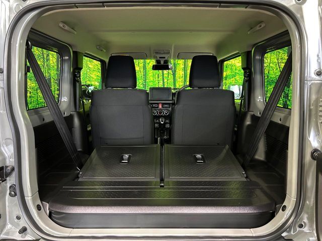普段のお買い物や通勤、送迎等に十分な荷室スペースを確保しております。セカンドシートを倒すと、大きな荷物の積載も可能です♪