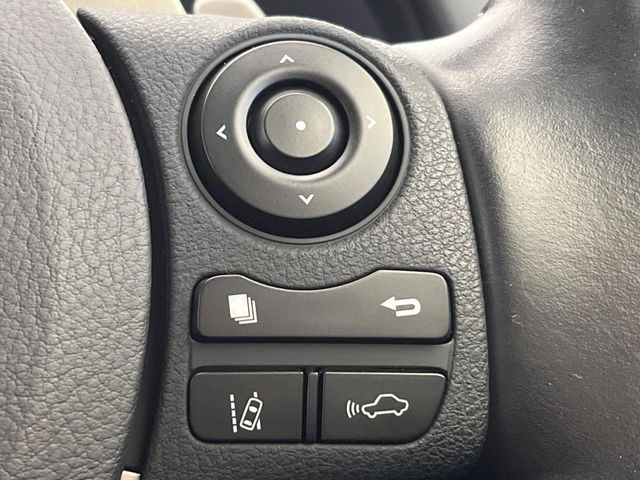 【トヨタセーフティセンス】走行中に前方の車両等を認識し、衝突しそうな時は警報とブレーキで衝突回避と被害軽減をアシスト。より安全にドライブをお楽しみいただけます。