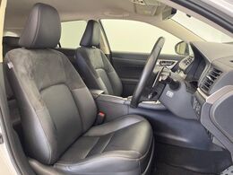 【Ltex合皮シート】上質な革を使用し、高級感あふれる合革シート。常に体に触れる部分だから、座り心地の良さにはこだわりたいですね♪汚れの付着や劣化を抑制する内装コーティング施工もおススメですよ♪