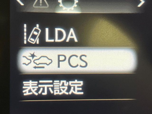 【プリクラッシュセーフティ】前方の車両等を検知し、衝突しそうな時は警報で注意を促し、ブレーキを踏む力をサポート。ブレーキを踏めなかった場合は衝突被害軽減ブレーキが作動、衝突回避をサポートします。