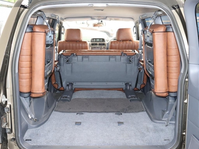 2列目シートも収納が可能となっており、フラットなスペースを確保できますので、車中泊や、大きなお荷物を載せる際にも便利です！