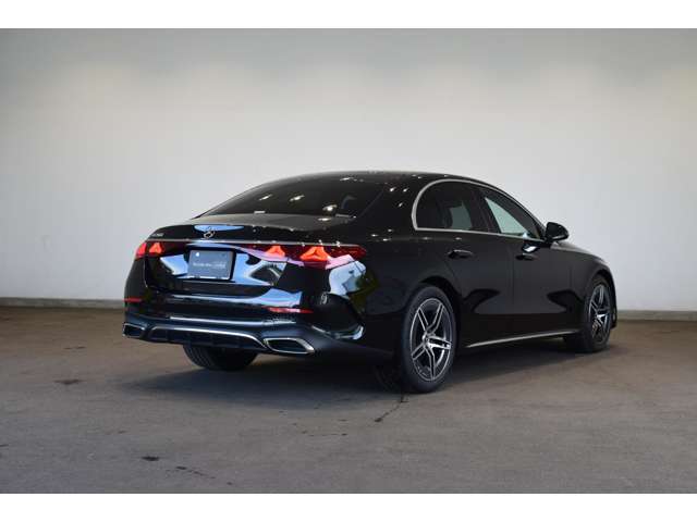 メルセデスの認定中古車「サーティファイドカー」には、100項目にも及ぶ点検・整備項目が設定されています。