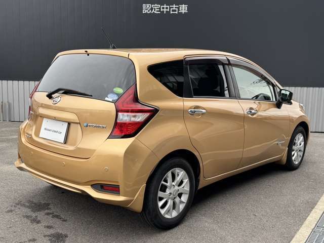 H29年式☆ノートePOWERメダリストが仲間入り☆ギャラクシーゴールドのカラーです☆ePOWERでメダリストグレード！安全装備も付いてアラウンドビューモニターも搭載☆お手頃価格でおススメの1台です♪