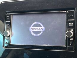 【純正ナビ】人気の純正ナビを装備しております。ナビの使いやすさはもちろん、オーディオ機能も充実！キャンプや旅行はもちろん、通勤や買い物など普段のドライブも楽しくなるはず♪