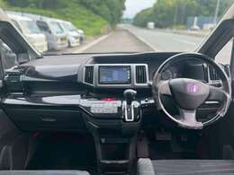 広々運転席で視界も良好です！