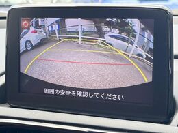 【バックカメラ】駐車時に後方がリアルタイム映像で確認できます。大型商業施設や立体駐車場での駐車時や、夜間のバック時に大活躍！運転スキルに関わらず、今や必須となった装備のひとつです！