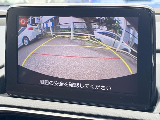 【バックカメラ】駐車時に後方がリアルタイム映像で確認できます。大型商業施設や立体駐車場での駐車時や、夜間のバック時に大活躍！運転スキルに関わらず、今や必須となった装備のひとつです！