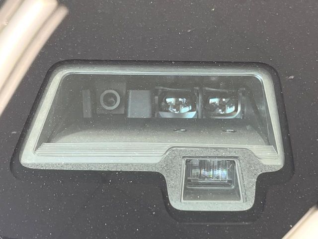 【スズキ　セーフティサポート】走行中に前方の車両等を認識し、衝突しそうな時は警報とブレーキで衝突回避と被害軽減をアシスト。より安全にドライブをお楽しみいただけます。