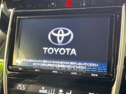 【純正ナビ】人気の純正ナビを装備しております。ナビの使いやすさはもちろん、オーディオ機能も充実！キャンプや旅行はもちろん、通勤や買い物など普段のドライブも楽しくなるはず♪