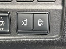 【両側パワースライドドア】スマートキーや運転席のスイッチで後席両側スライドドアの開閉が可能♪電動だから力を入れてドアを開ける必要が無く、小さなお子様でも簡単に開け閉めでき快適です♪