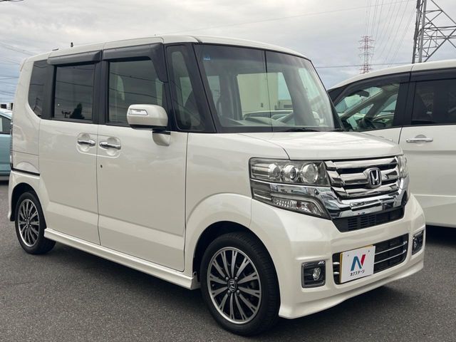 大好評のボディコーティング「弾スプラッシュコート」もご納車までに施工可能。通常のガラスコートと異なる、耐久年数6年の無機質ガラスコーティングが、ボディをキレイな状態に保ってくれます。