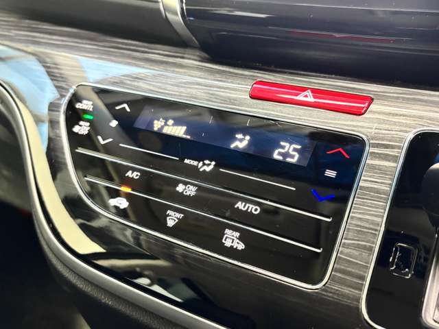 【オートエアコン】車内温度を感知して自動で温度調整をしてくれるのでいつでも快適な車内空間を創り上げます！