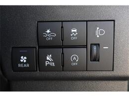 パーキングセンサー付で、車庫入れも駐車もラクラクです。