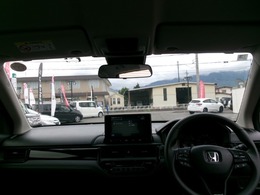 大きなフロントガラスで視界も良好☆