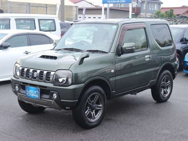 【ワンオーナー・5速MT】ジムニー入庫！ワンオーナー！希少5速MT！内装はオシャレなハーフレザーシート♪運転席にはシートヒーター完備！社外ナビ付き！地デジやBT音楽などお楽しみ頂けます♪お早めにご検討下さい！