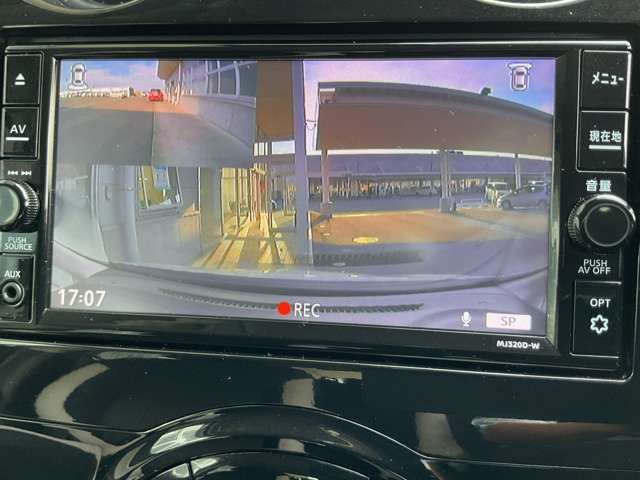 ナビ画面でドライブレコーダーの記録映像も確認ができます。（前方、後方）